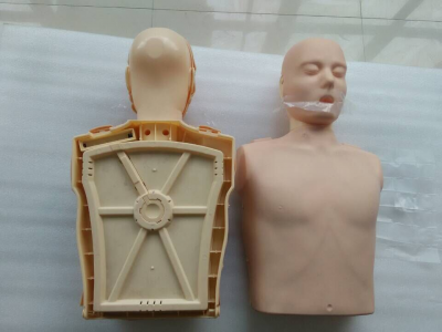 What first aid measures should be taken if the heart stops?